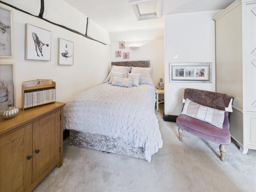 House in Hemel Hempstead - More