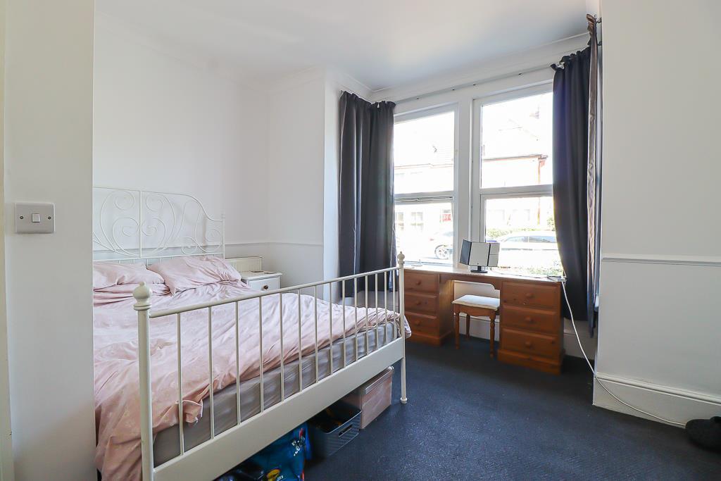 Apartment in Southend-on-Sea, Essex - More