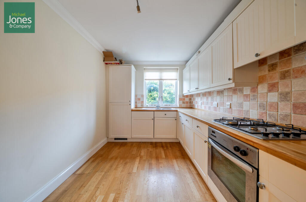 Apartment in Worthing, West Sussex - View 4