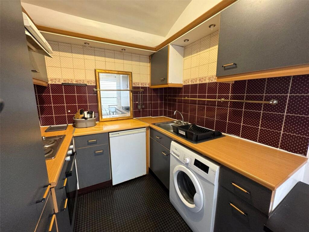 42, Park View Court photo 4