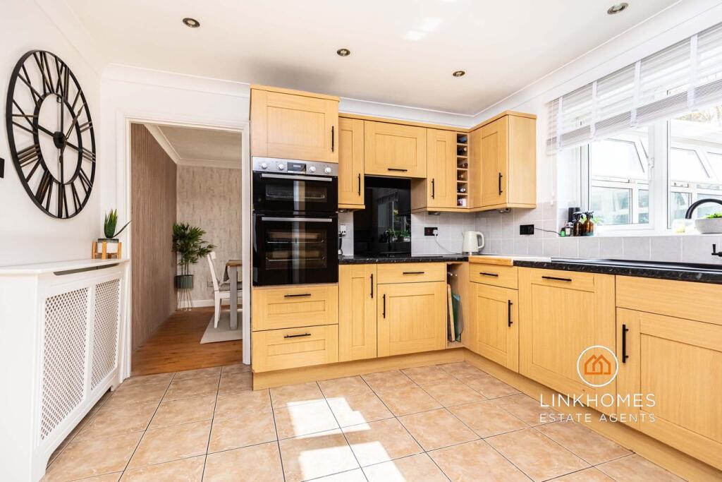 Clayford Close, Poole, BH17 photo 3