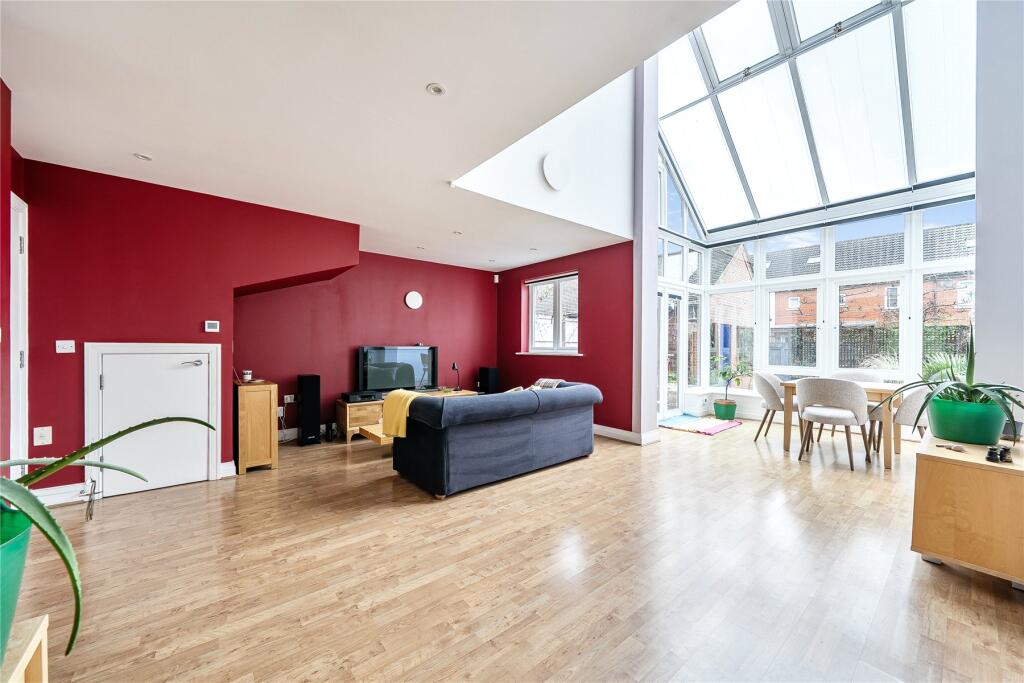 House in Guildford, Surrey - View 2