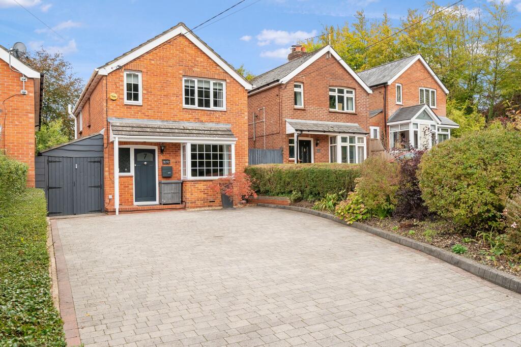 2-bed detached on Hillside Villas, Charlton, SP10, £465,000