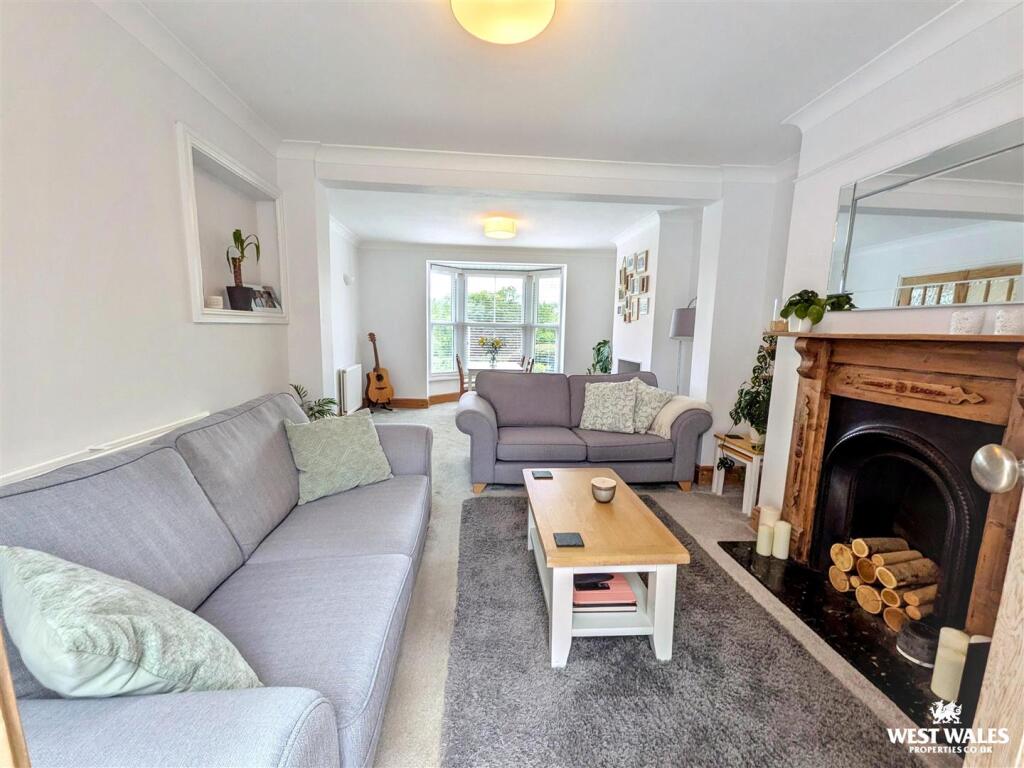 House in Carmarthen, Llangunnor - View 5