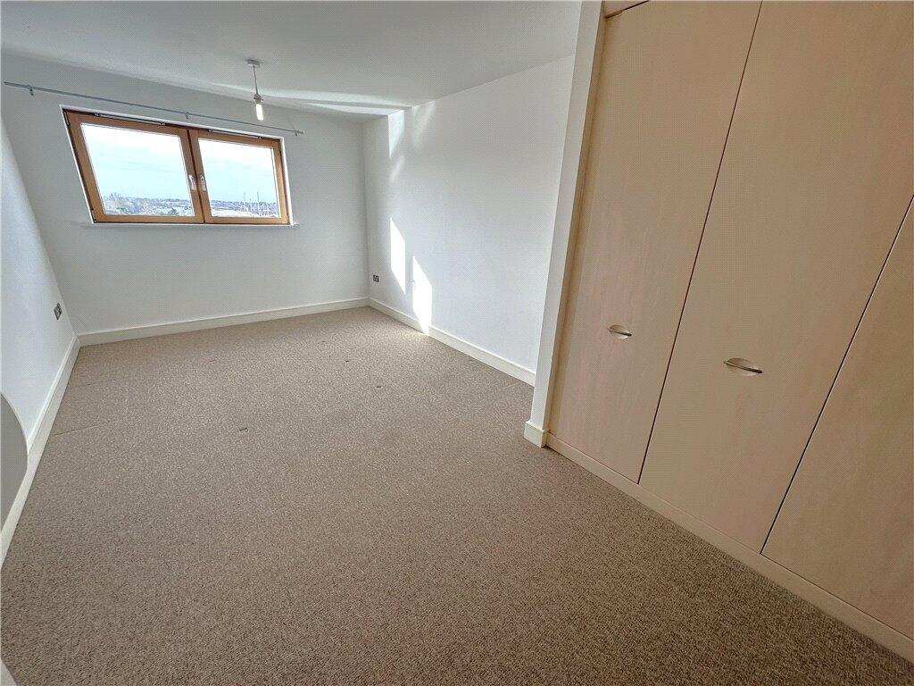 Apartment in Eastbourne, East Sussex - More