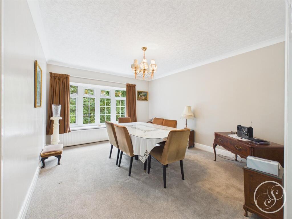 Apartment in Leeds, Alwoodley - View 5