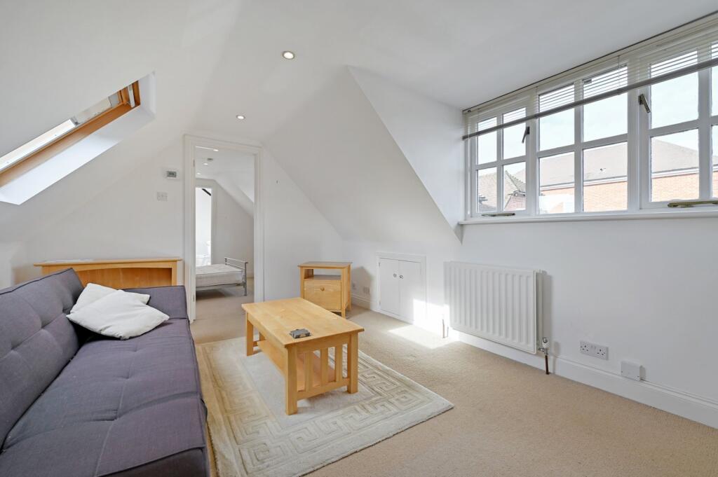 Apartment in Slough - View 5