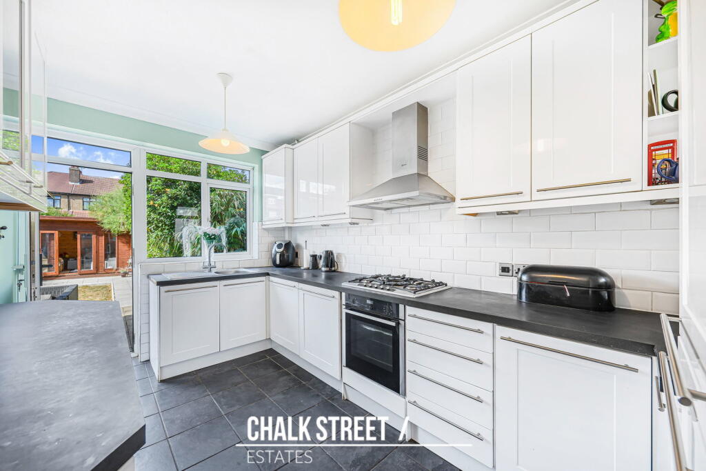 House in London, Gidea Park - View 2