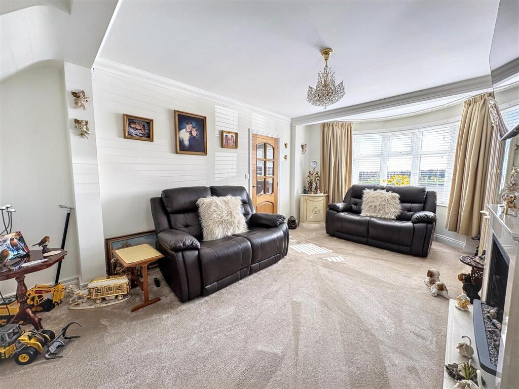 House in Great Doddington, North Northamptonshire - More