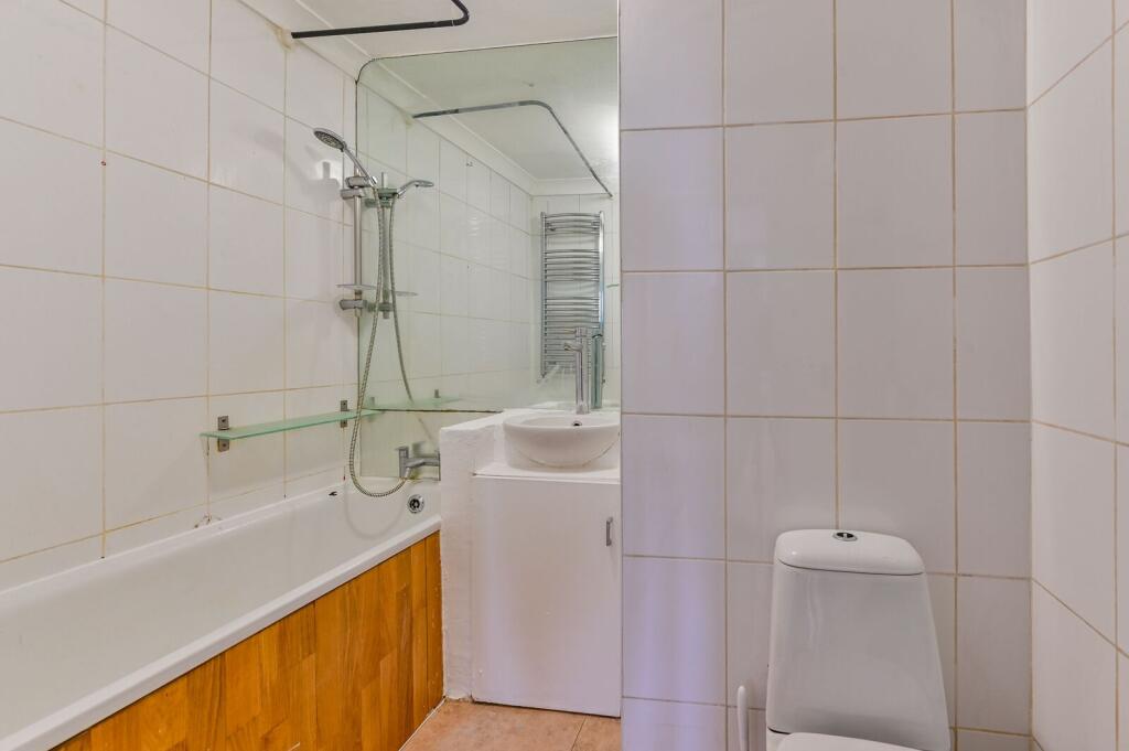 George Downing Estate, Cazenove Road, Stamford Hill, London, N16 - View 6