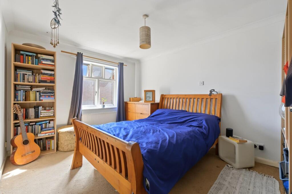 Apartment in London - View 5