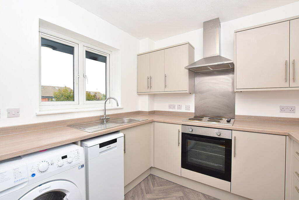 Apartment in Wirral, Liverpool City Region - View 3