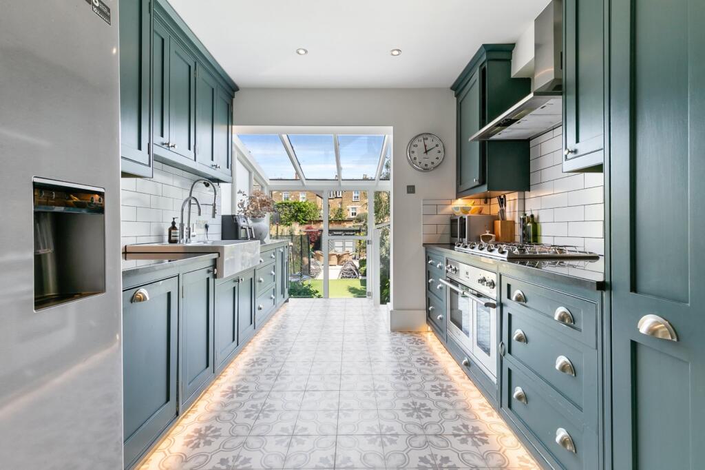 House in London - View 5