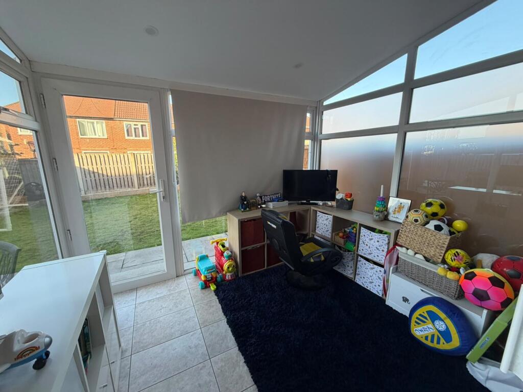 House in Leeds, Allerton Bywater - More