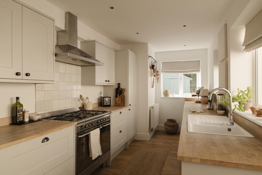 House in Gloucester - View 3