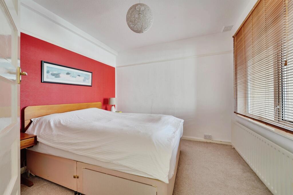 Apartment in Milton Keynes, Central Bletchley, Bletchley - More