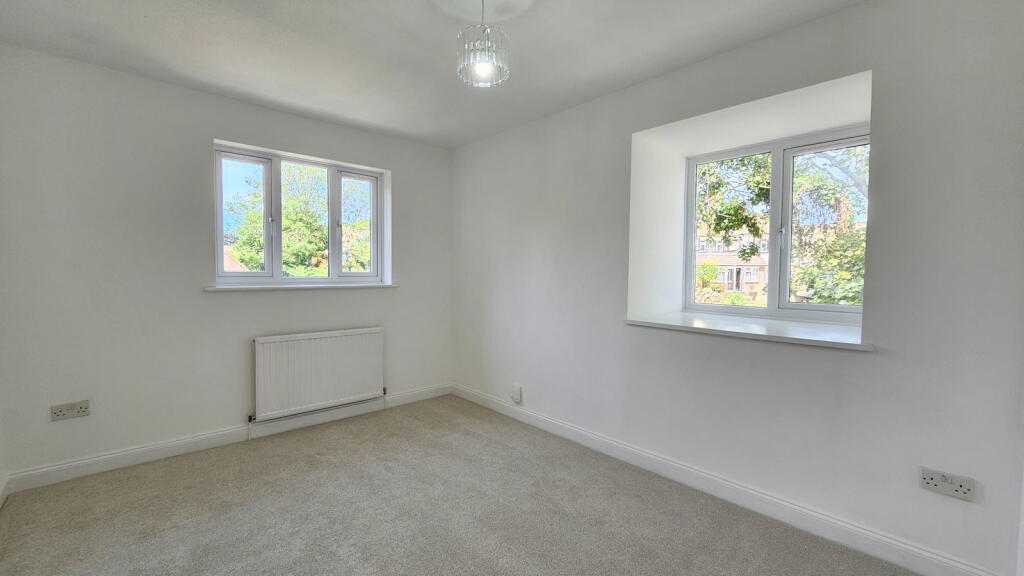 Nideggen Close, Thatcham RG19 4HS - More