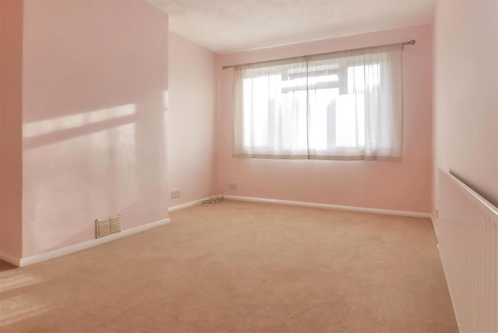 Hearnfield Road, Wick, Littlehampton photo 3