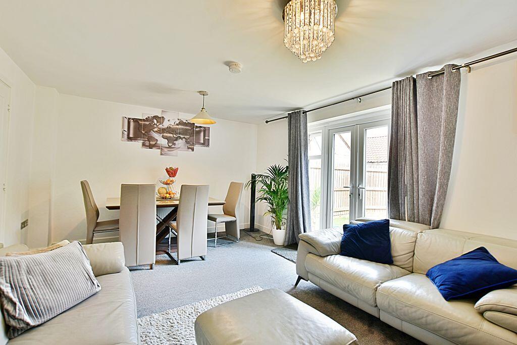 House in Lincoln - View 5