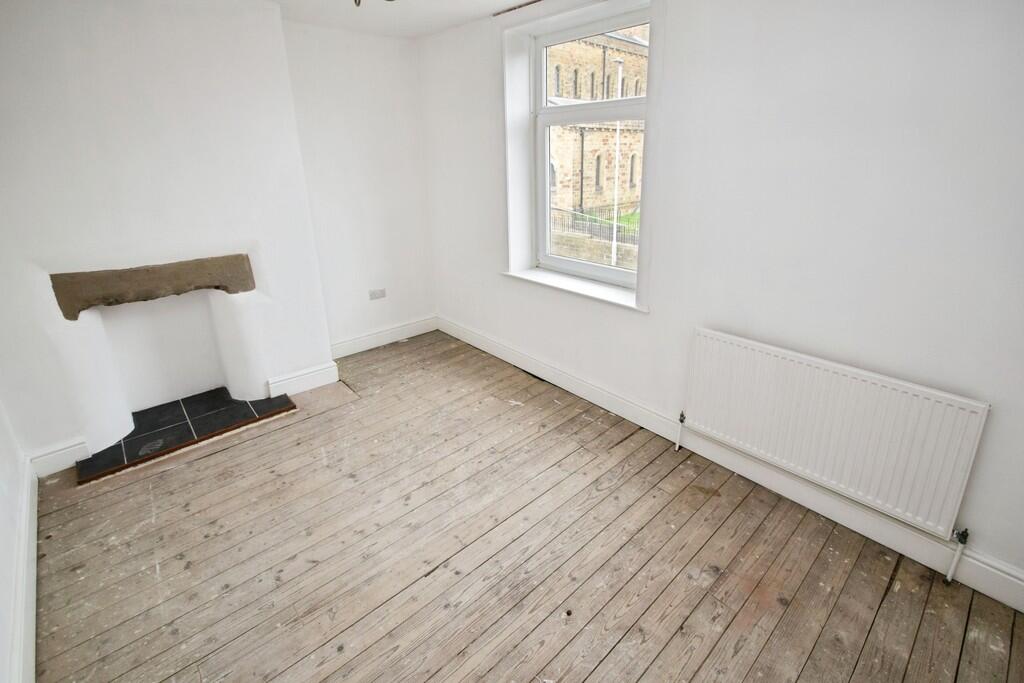 House in Keighley, Knowle Park - More