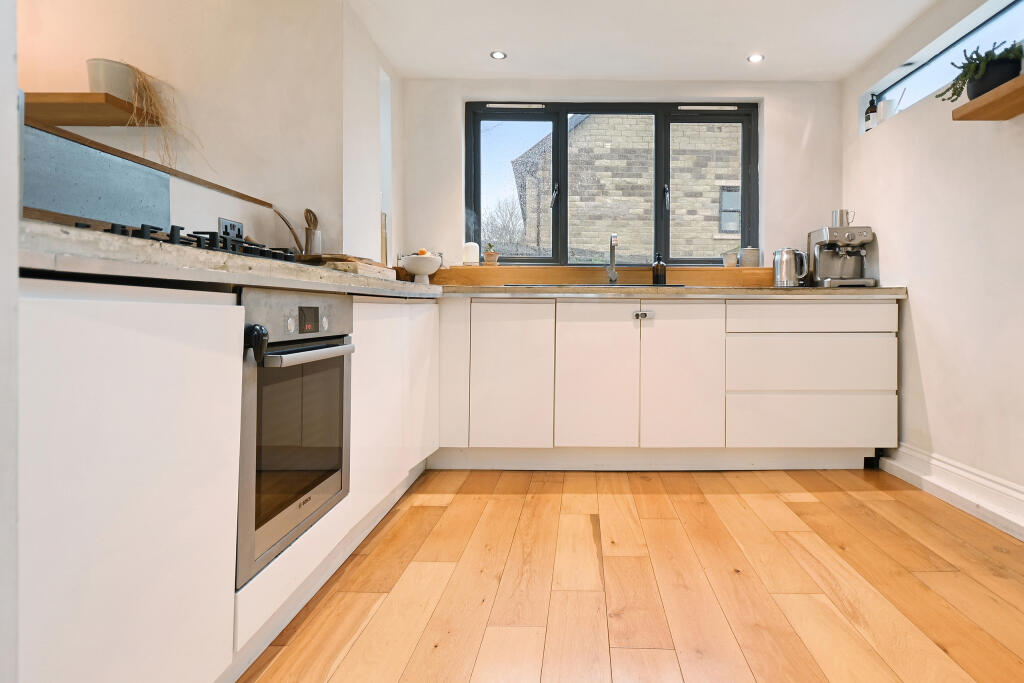 House in Leeds, Newlay, Horsforth - More