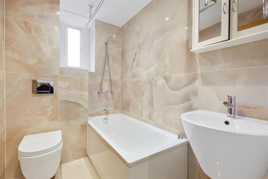 Apartment in London - More