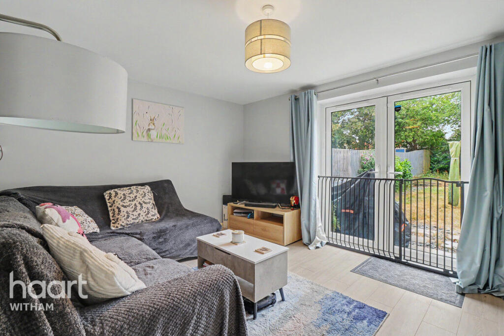 3-bed semi-detached on Clare Drive, Silver End, £350,000