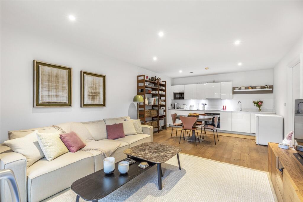 Main image of property: Oakhill Road, London, Putney, SW15