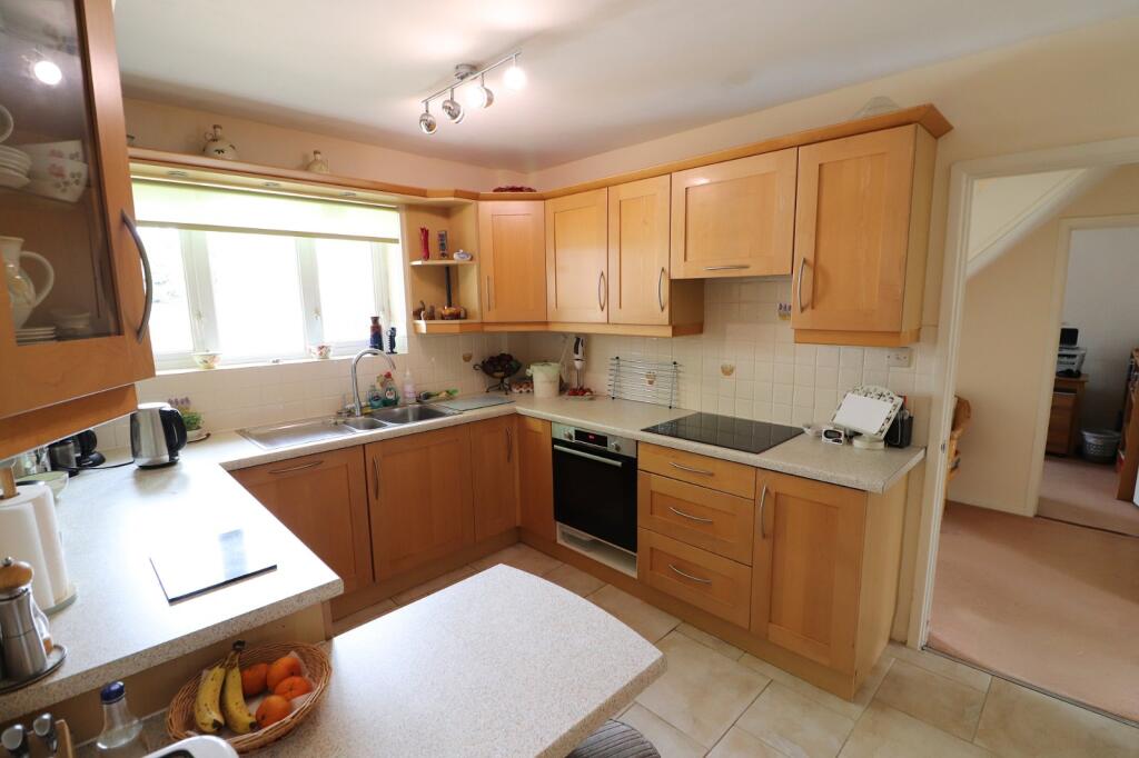 Fairview Road, Stevenage, Hertfordshire, SG1 photo 4