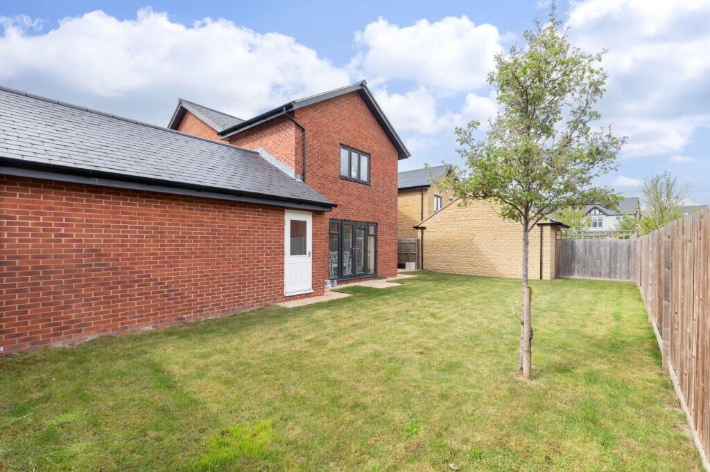 Broad Acre Road, Cheltenham, GL52 3HU photo 3