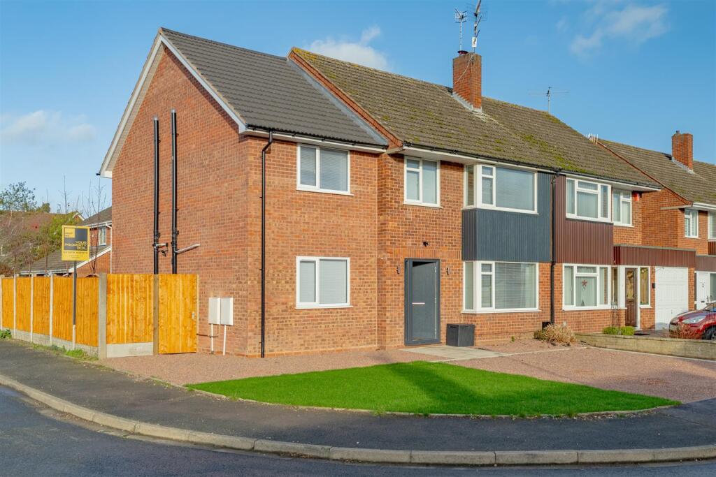 Main image of property: Professionals - 1 Bed En-suite - Greenford Gardens, Worcester