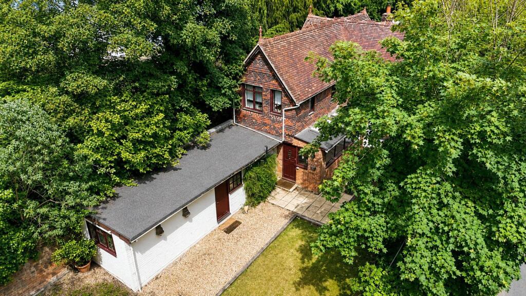Main image of property: Tidmarsh, Reading, RG8