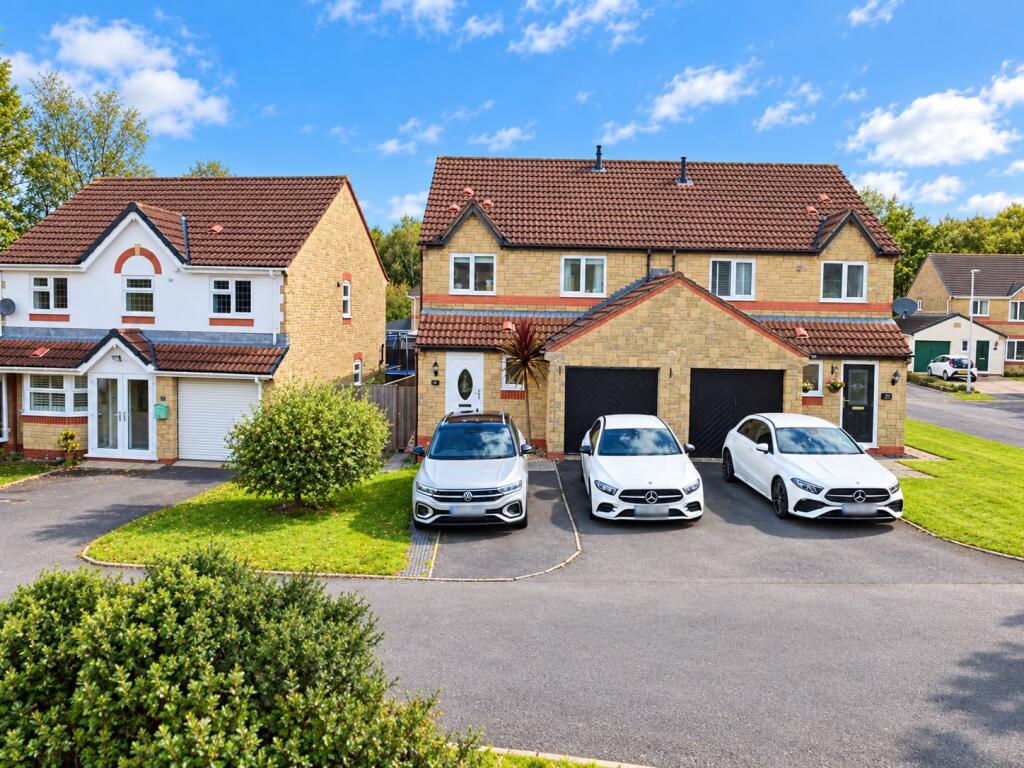 3 Bedroom Semi-Detached in SA4 9QZ
