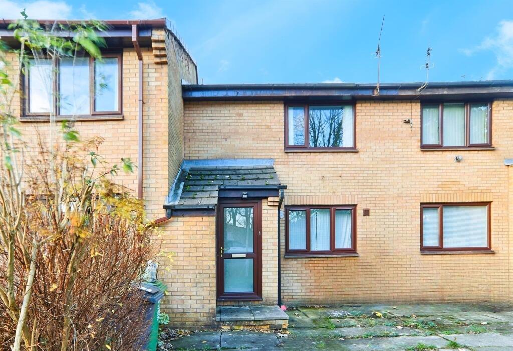 1-bed flat on Lakeside Terrace, Rawdon, Leeds, £90,000