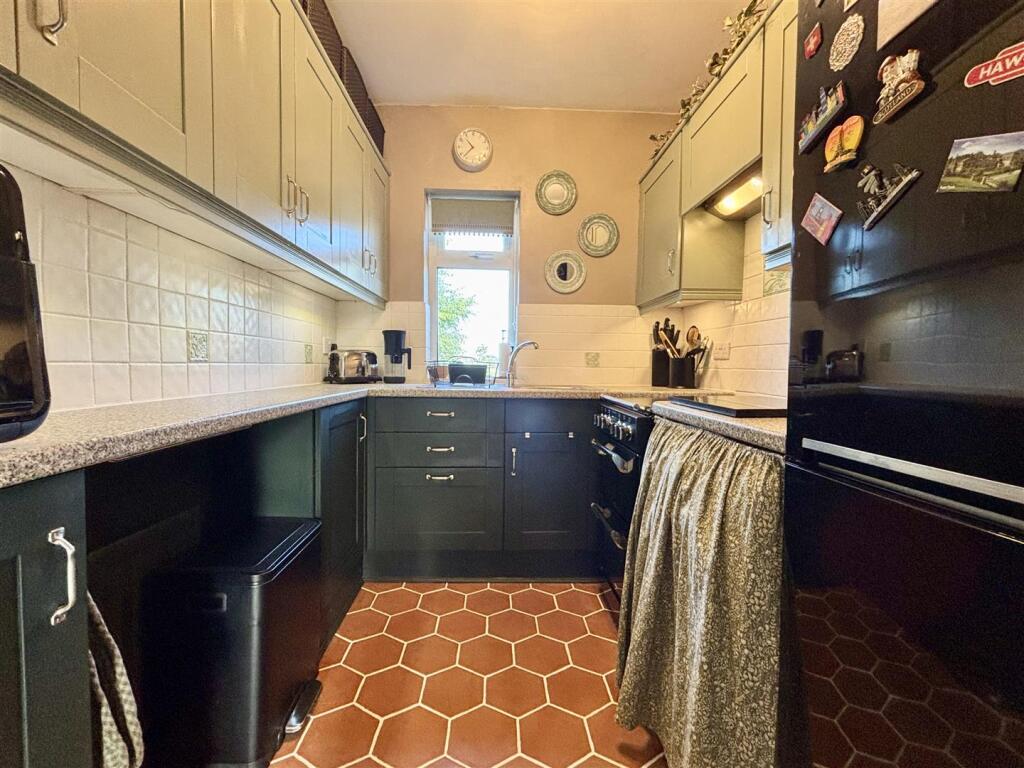 Additional image 7 of Fieldway, Clayton, Bradford