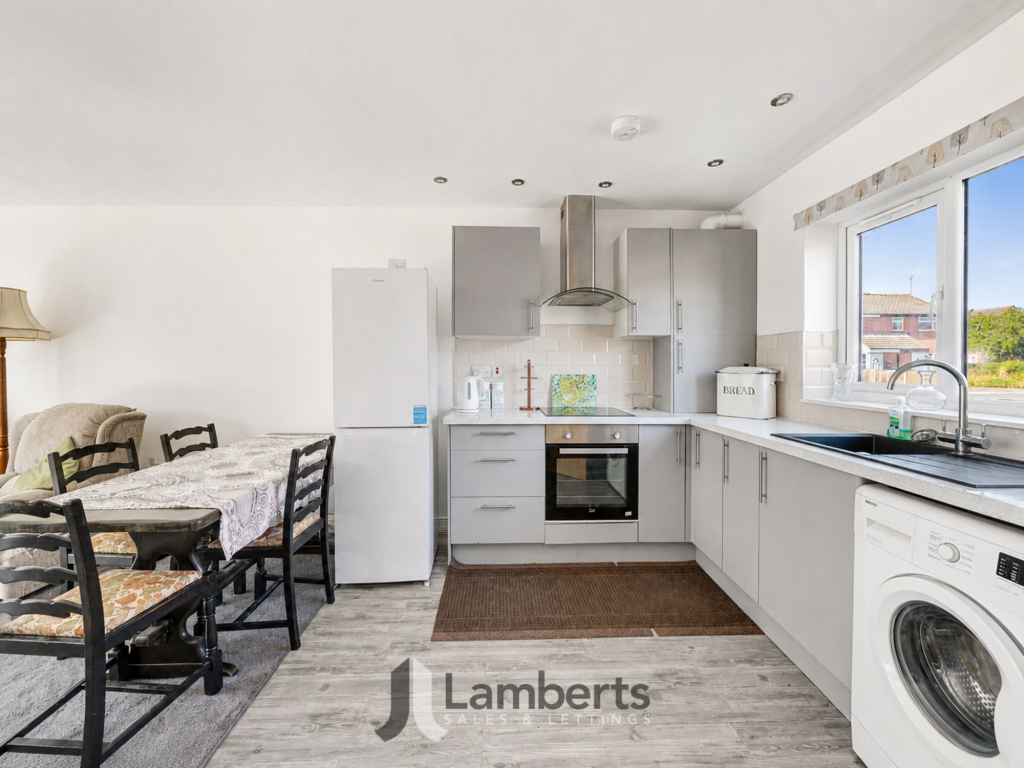 Allendale Court, Studley, B80 photo 2