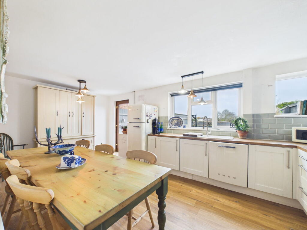 Shepherds Close, Hurley, Maidenhead, SL6 photo 4
