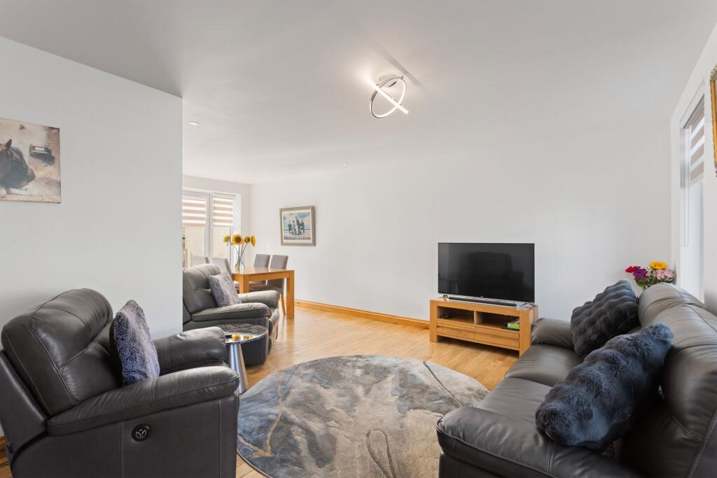 House in Edinburgh, West Lothian - More