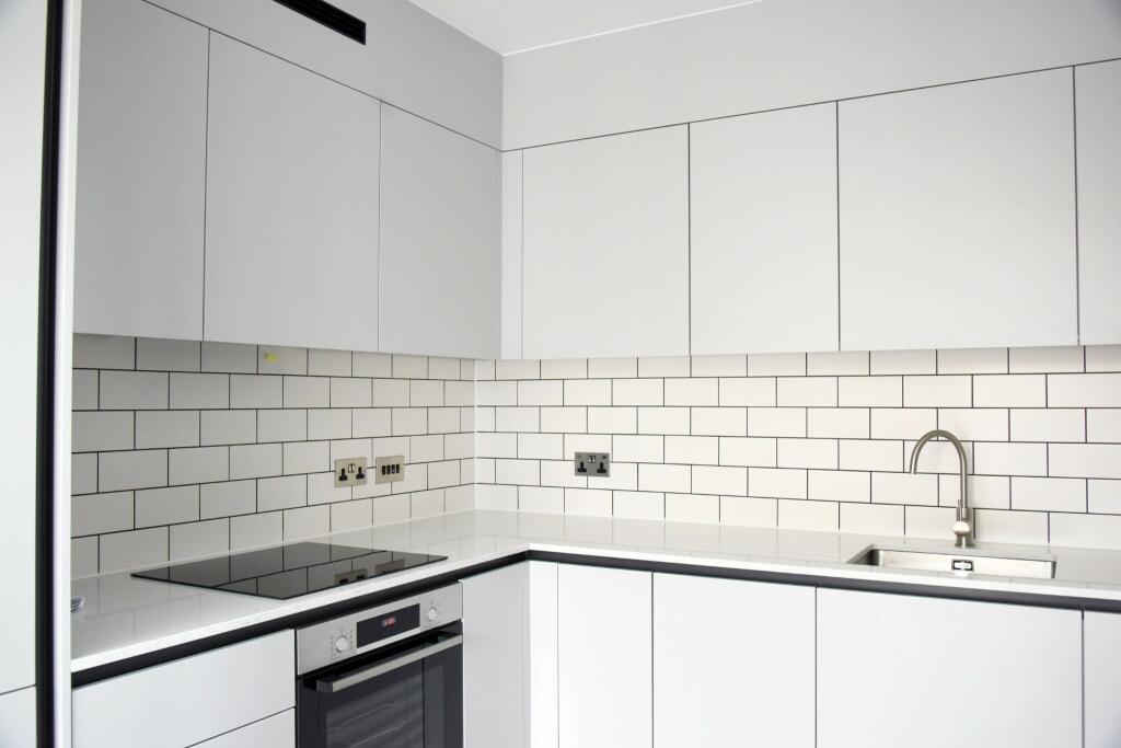 Apartment in Gloucester, Gloucestershire - View 3