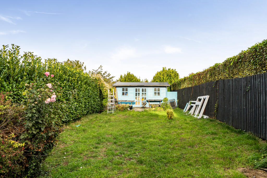 Queens Avenue, Highworth, Swindon, SN6 photo 3