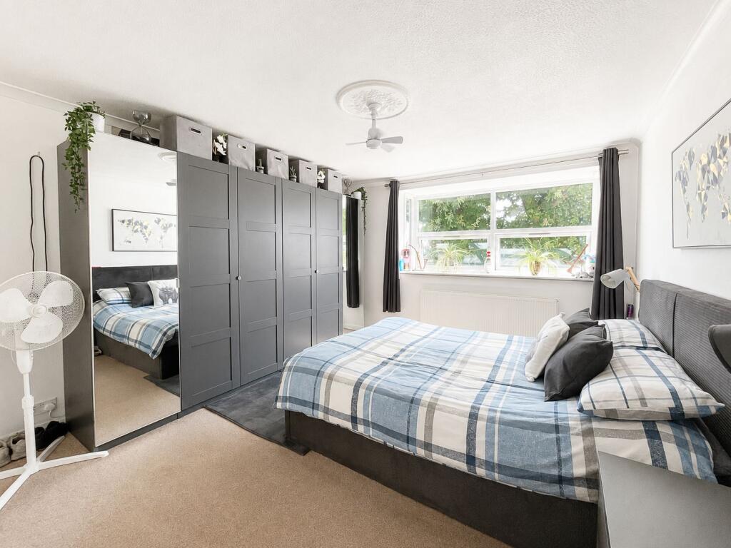 Apartment in Southend-on-Sea - View 5