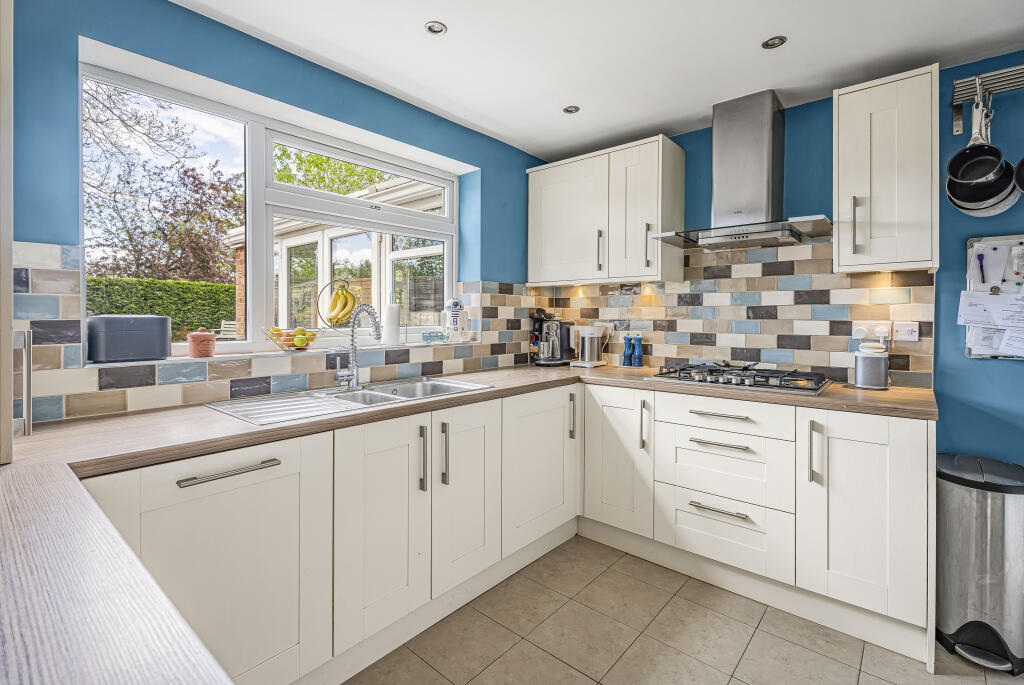 House in Welwyn Hatfield, Hertfordshire - View 4