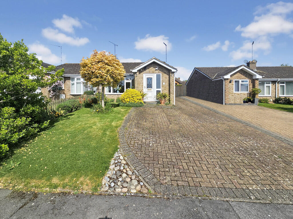 Main image of property: Ellesmere Close, Brackley