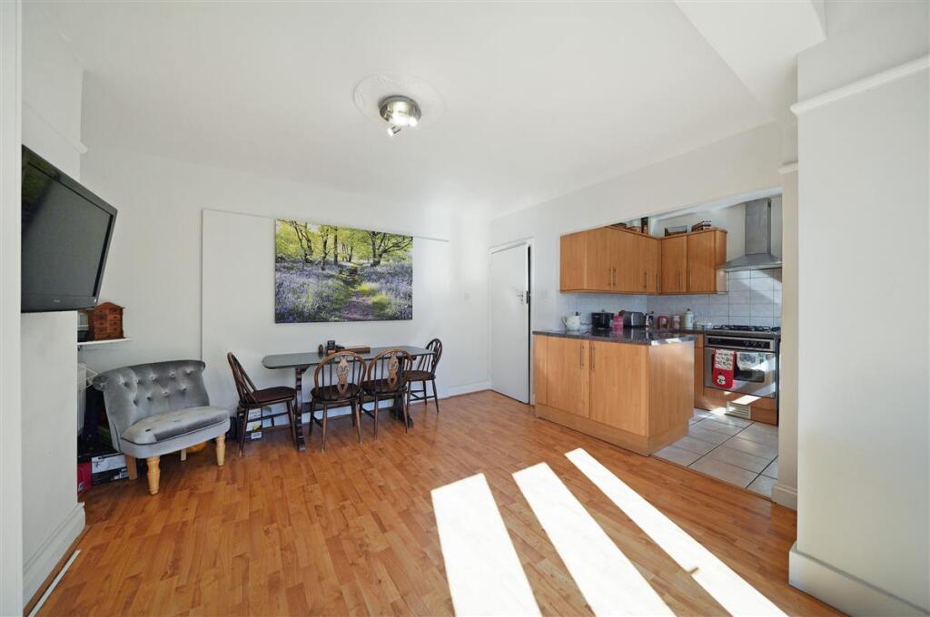 Bramshaw Rise, KT3 photo 2