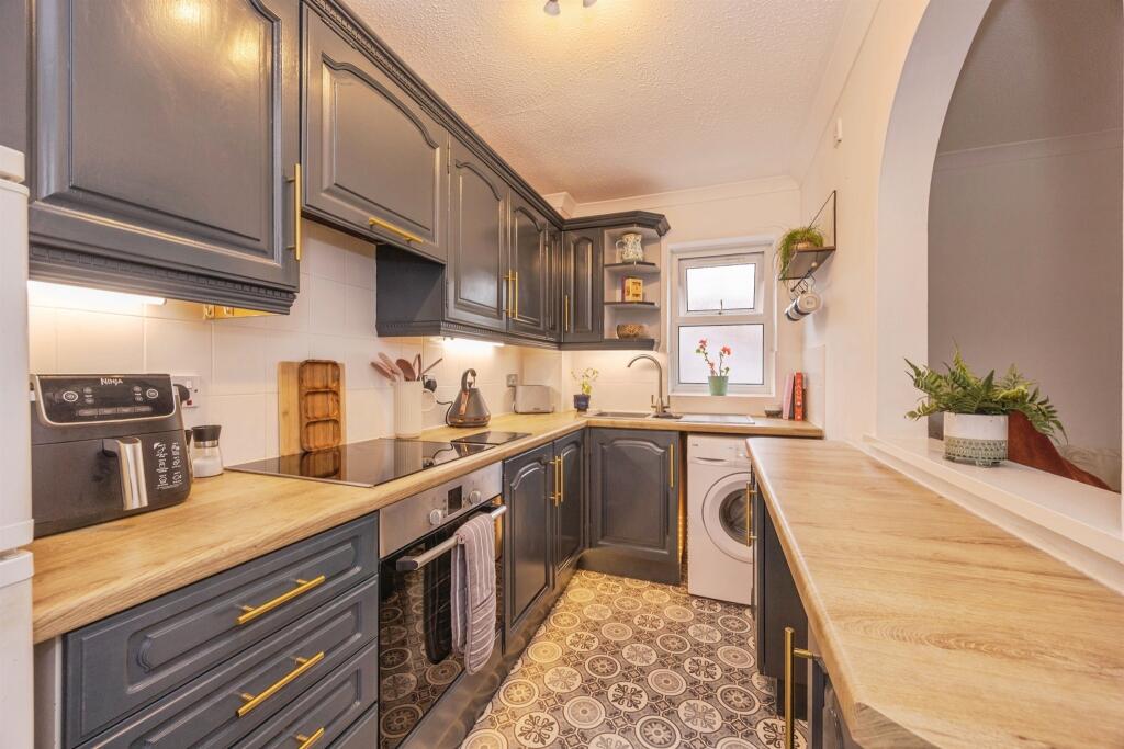 Apartment in Havant, Hampshire - View 3