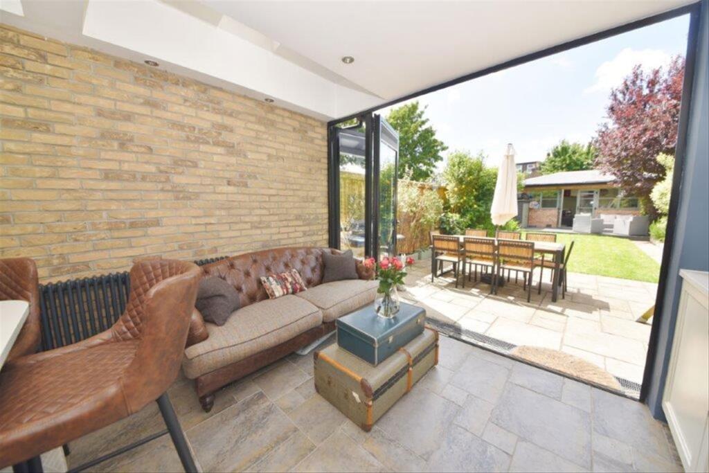 House in London - View 5