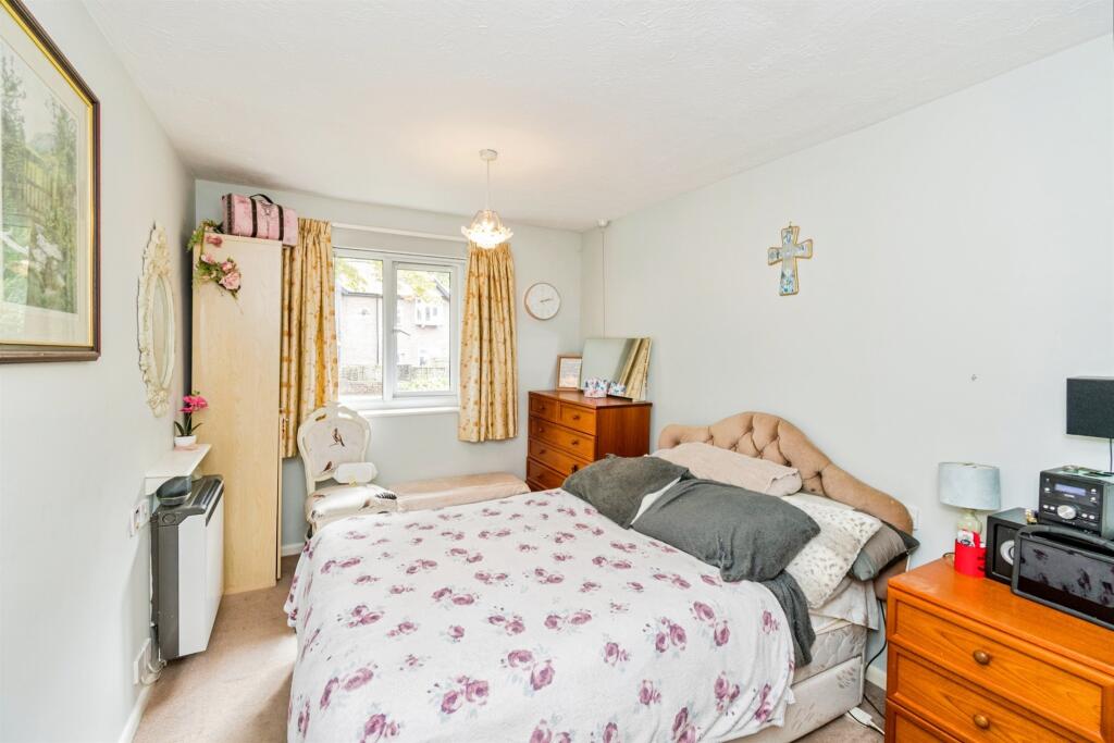 Apartment in Southampton, Bassett - More