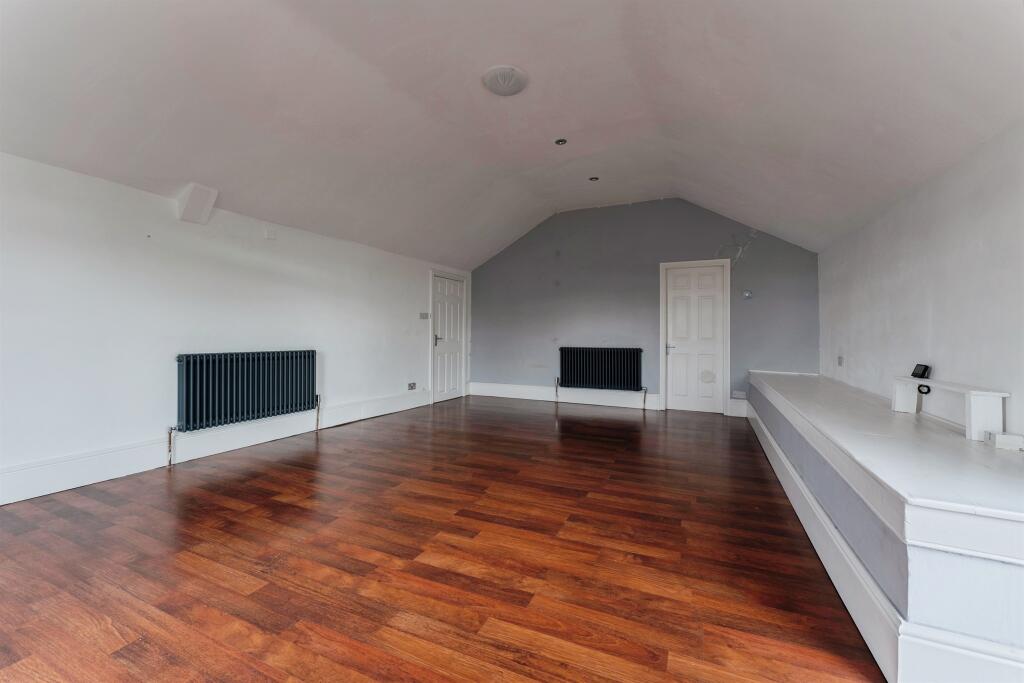 Apartment in Wirral, Liverpool City Region - View 5