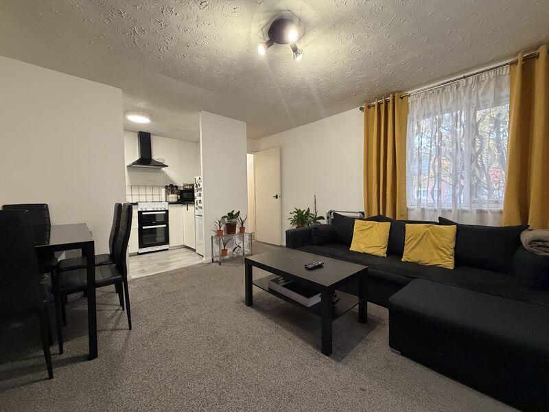 Apartment in Luton - View 4