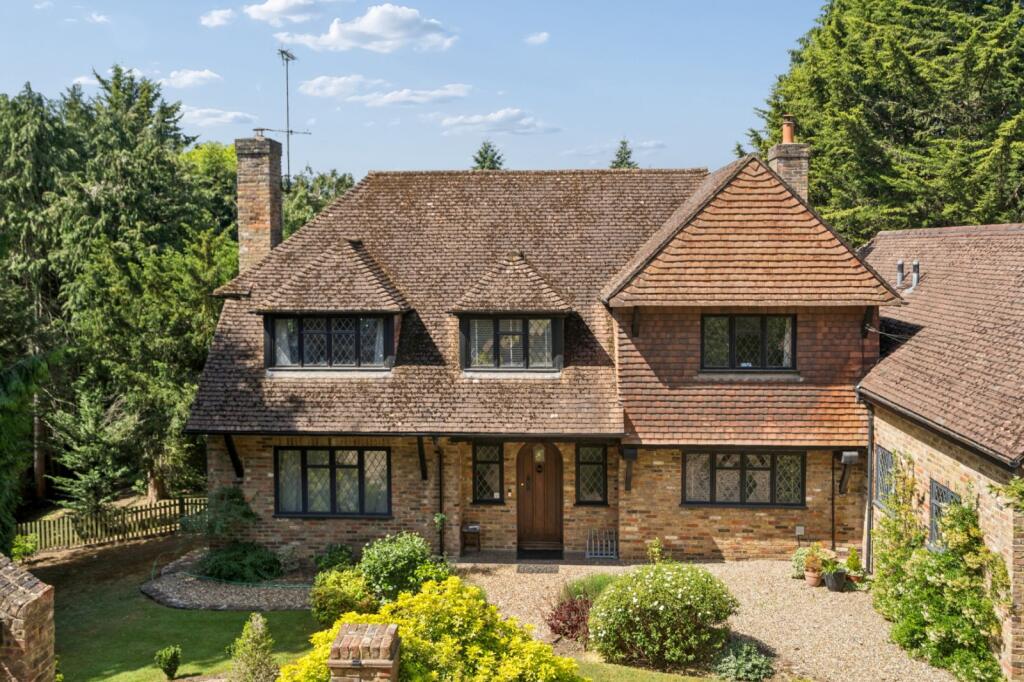 Main image of property: Lincoln Road, Chalfont St. Peter, Gerrards Cross, Buckinghamshire, SL9